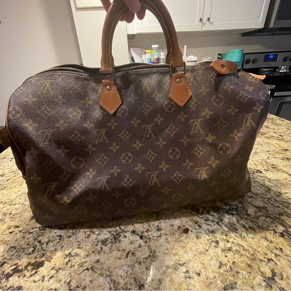 EUC AUTHENTIC Louis Vuitton monogram Speedy 40